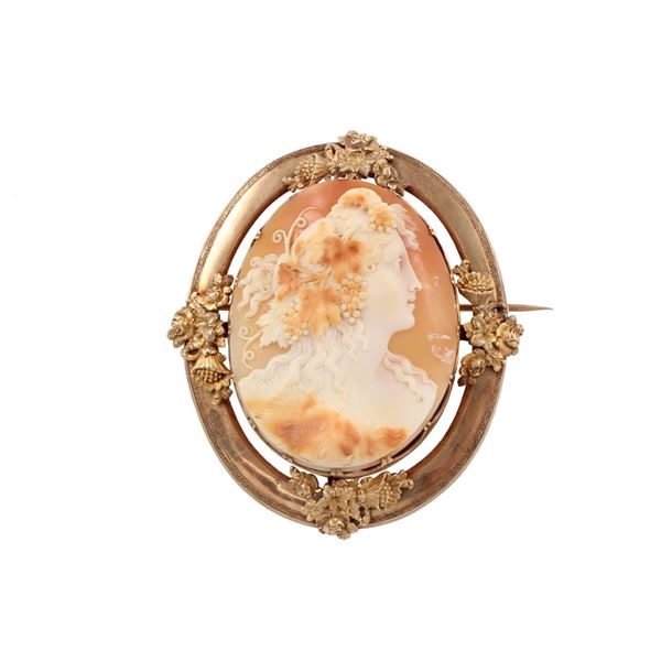 BROOCH