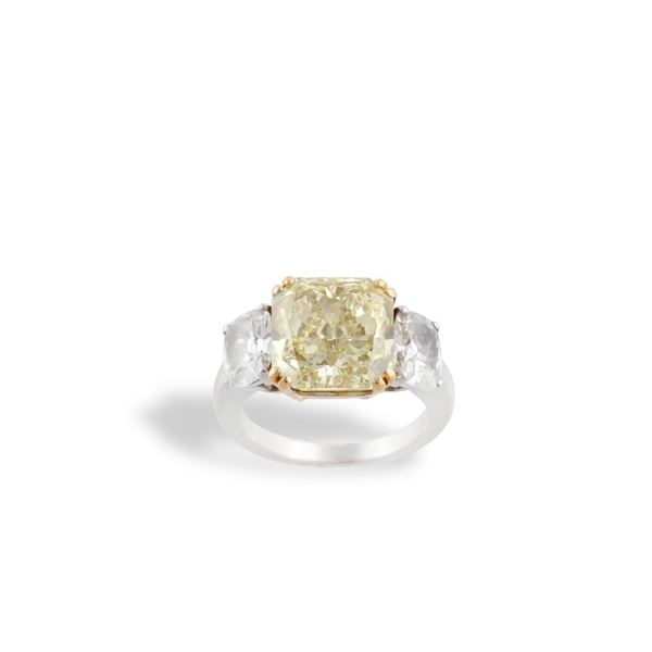 “FANCY YELLOW” DIAMOND