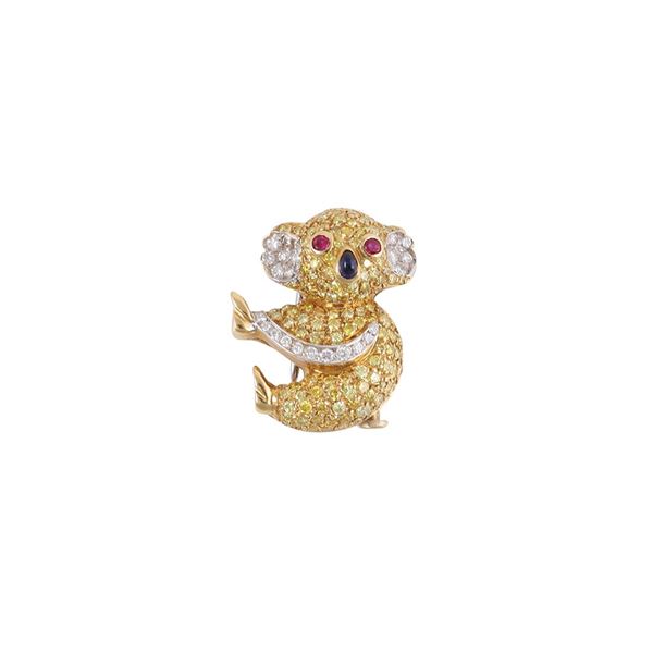 Pederzani - 18KT GOLD, YELLOW AND COLORLESS DIAMONDS, RUBIES AND SAPPHIRE BROOCH, BY PEDERZANI