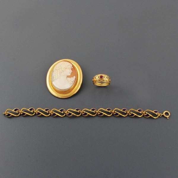 LOT, BRACELET, RING AND BROOCH