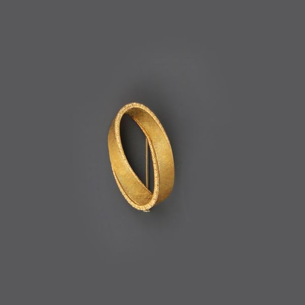 18Kt GOLD BROOCH