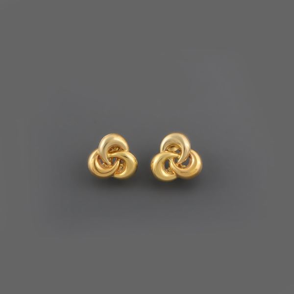 18Kt GOLD EARRINGS