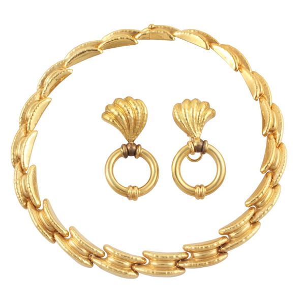 18Kt GOLD NECKLACE AND EARRINGS