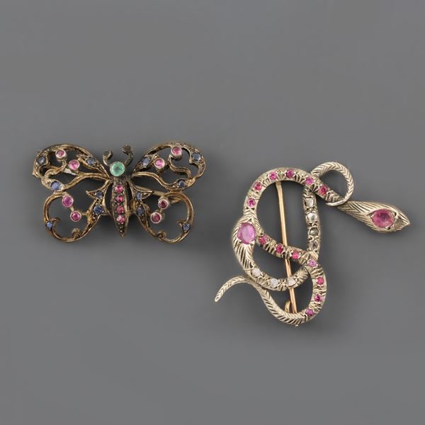 PAIR OF BROOCHES