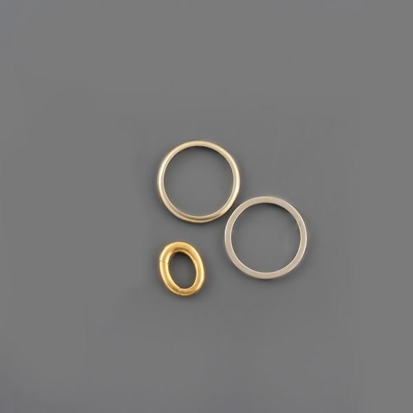 LOT, 18Kt GOLD RINGS AND CLASP