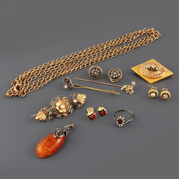 WATCH CHAIN, EARRINGS, BROOCHES, RING AND AMBER SILVER PENDANT