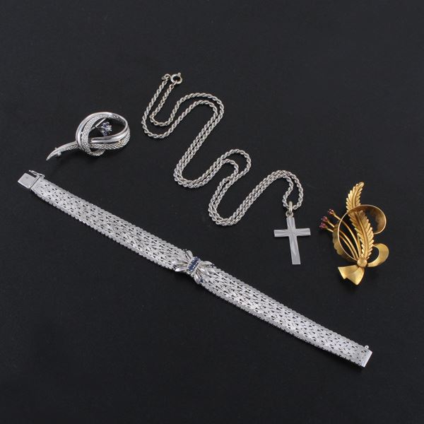 LOT OF ONE BRACELET, ONE CHAIN, ONE PENDANT AND TWO BROOCHES