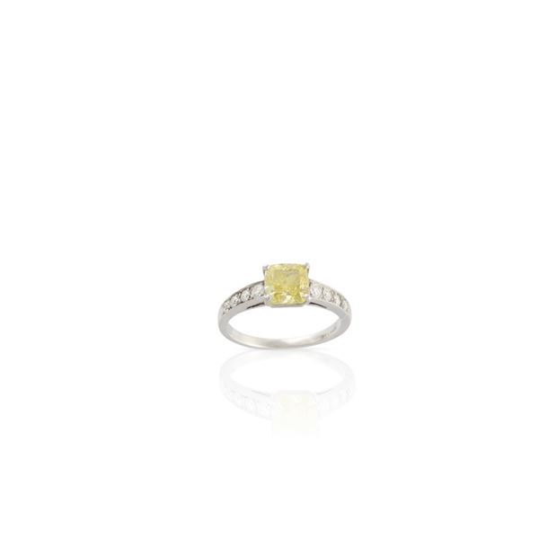 ANELLO, DIAMANTE FANCY VIVID YELLOW