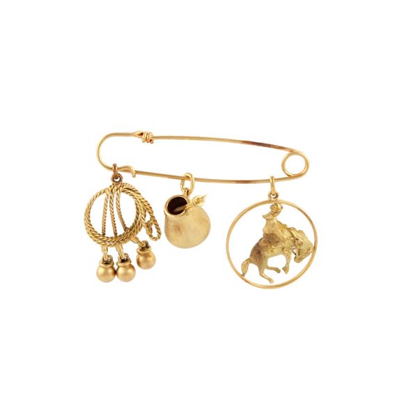 LOT, SAFETY PIN AND PENDANTS