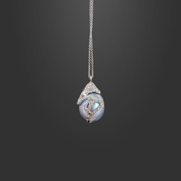 PENDANT WITH CHAIN