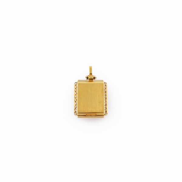 PORTRAIT PENDANT