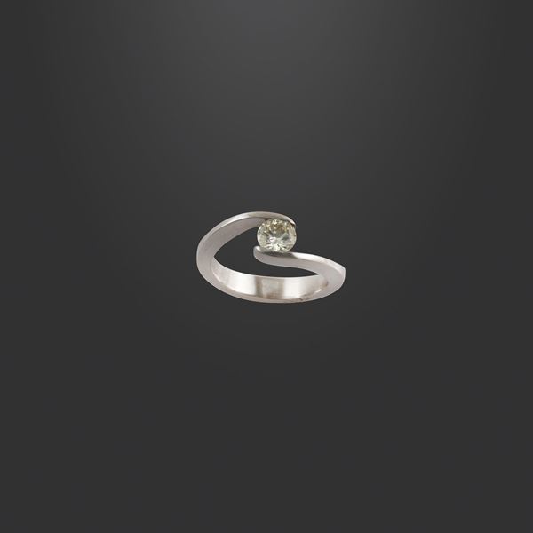 18KT GOLD AND DIAMOND RING