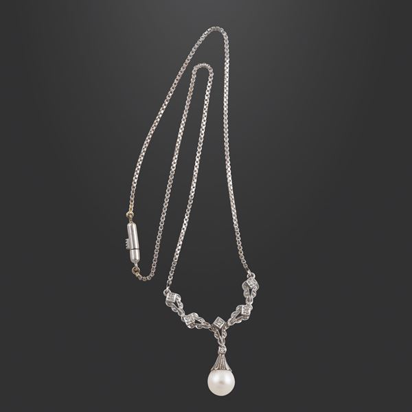 18KT GOLD, DIAMONDS AND PEARL NECKLACE