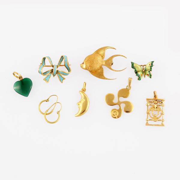 LOT OF THREE BROOCHES, FOUR PENDANTS AND EARRINGS