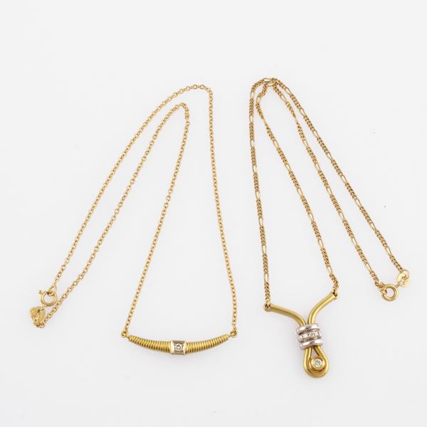 LOT OF TWO NECKLACE
