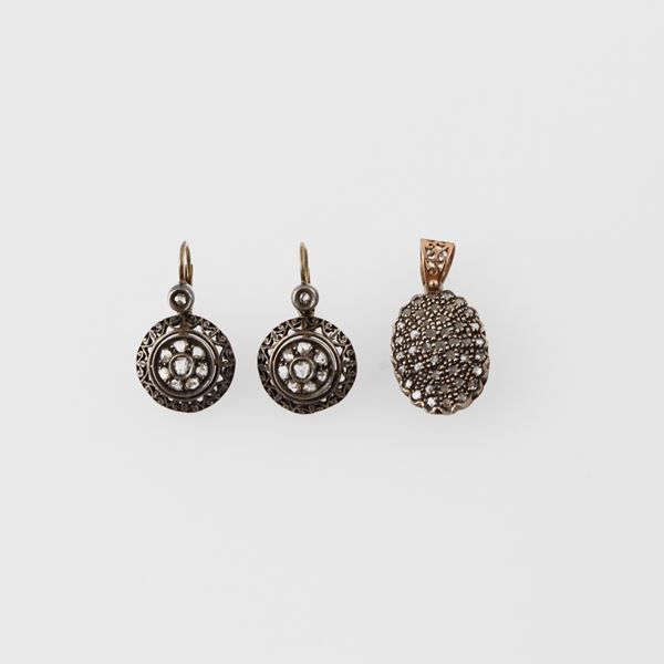 LOT OF EARRINGS AND PENDANT