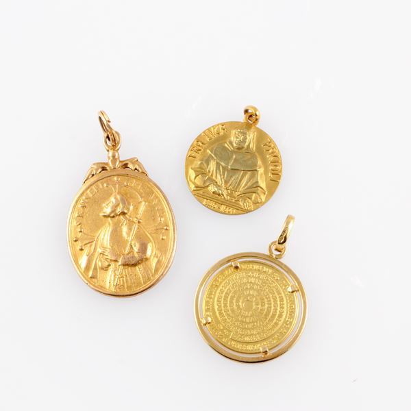 LOTTO DI TRE PENDENTI  - Asta Gioielli e Orologi - Casa d'Aste International Art Sale