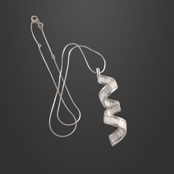 PENDANT AND CHAIN