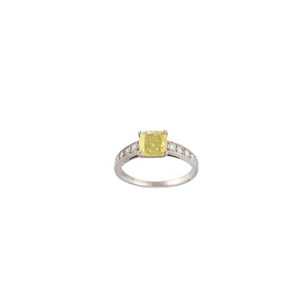 RING, FANCY VIVID YELLOW DIAMOND  - Auction Important Jewelry - Casa d'Aste International Art Sale