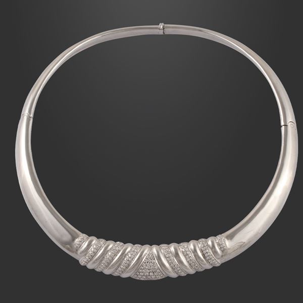 NECKLACE *