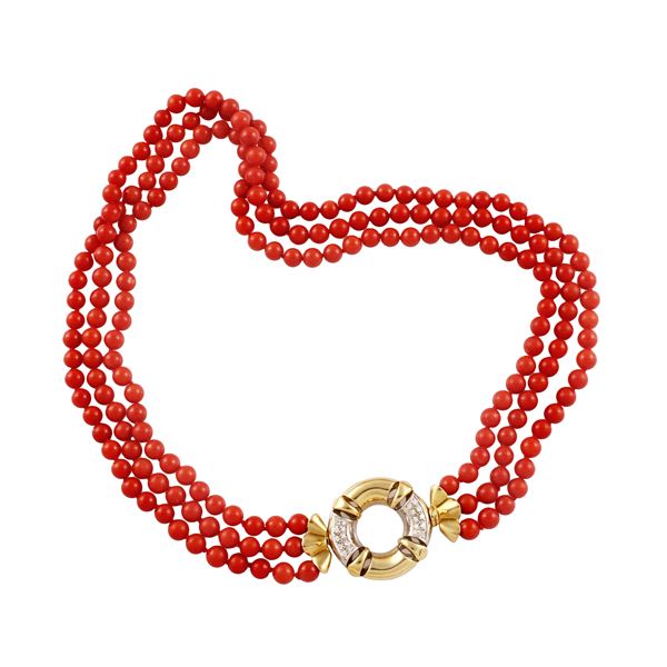 CORALS THREE STRAND NECKLACE WITH 18KT GOLD AND DIAMONDS CLASP