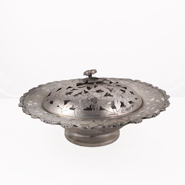 800 SILVER FOOD SERVER WITH COVER  - Auction JEWELRY, WATCHES, AND SILVERWARE - Casa d'Aste International Art Sale