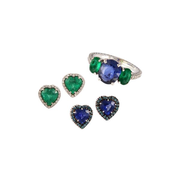 LOT OF RING AND TWO PAIRS OF EARRINGS