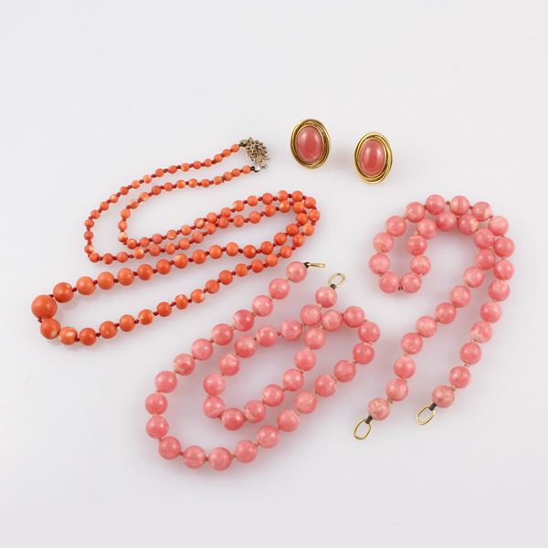 LOT OF CORAL NECKLACE, TWO RHODOCHROSITE STRAND AND ERRINGS