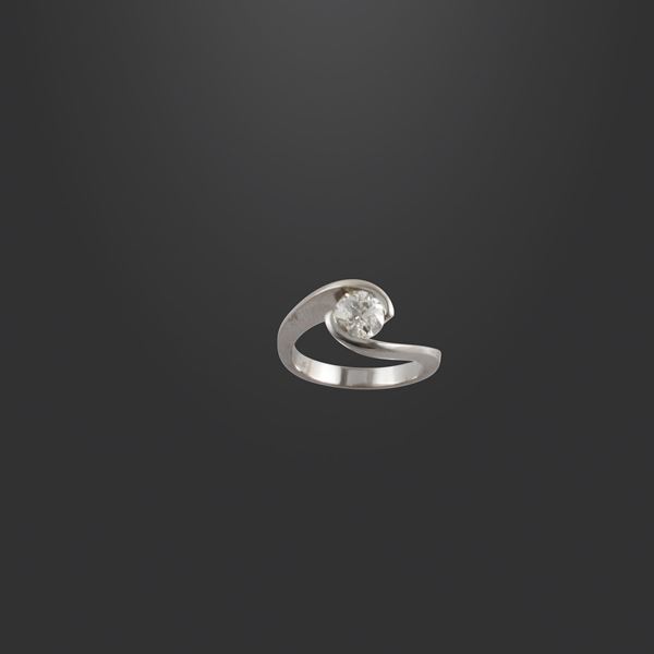 18KT GOLD AND DIAMOND RING