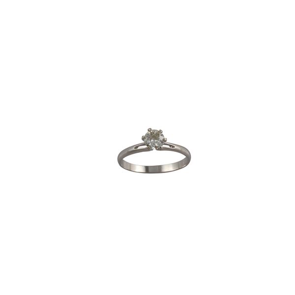 18KT GOLD AND DIAMOND RING