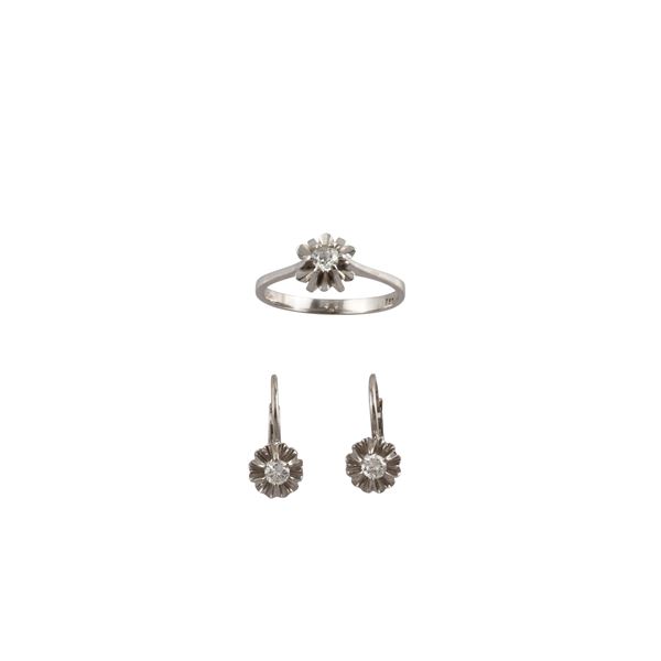 18KT GOLD AND DIAMOND RING AND EARRINGS