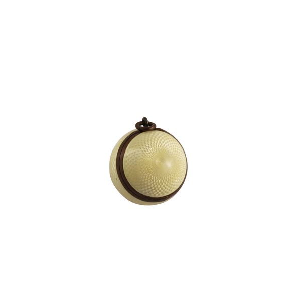 935 SILVER AND ENAMEL PILL BOX-PENDANT