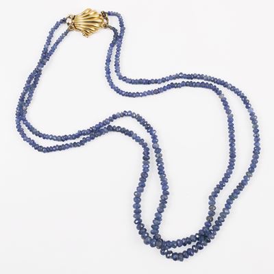 Collana in oro giallo con zaffiri sfaccettati