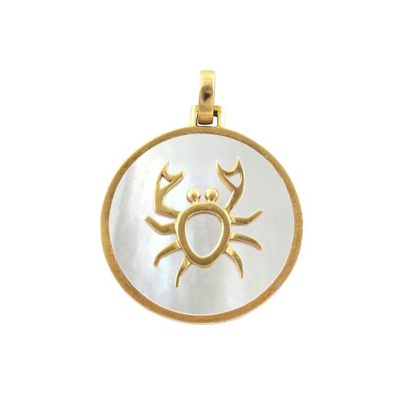 18KT GOLD AND MOTHER OF PEARL CANCER ZODIAC PENDANT