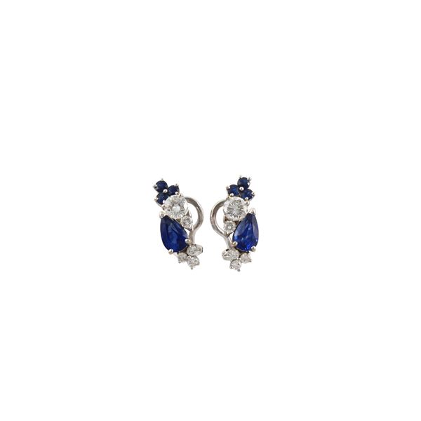 18KT GOLD, DIAMONDS AND SAPPHIRES EARRINGS