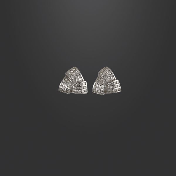 18KT GOLD AND DIAMONDS EARRINGS