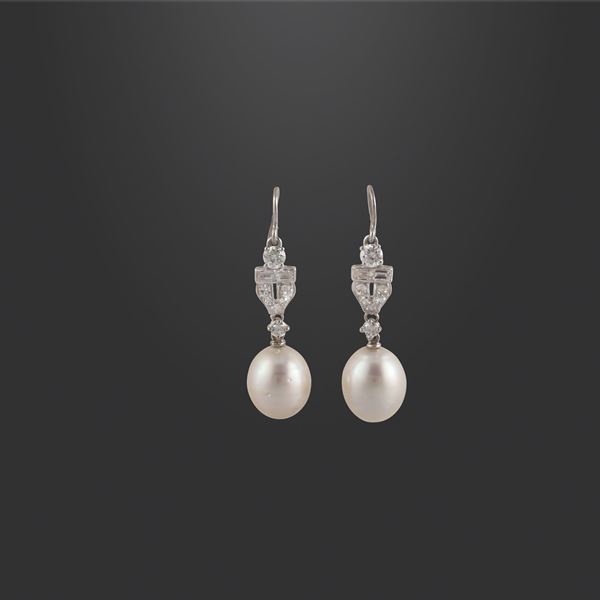 18KT GOLD, PEARLS AND DIAMONDS EARRINGS