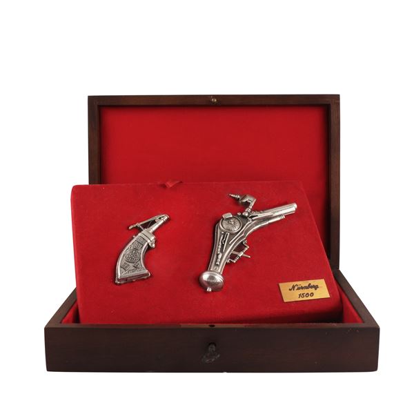 800 SILVER LOT OF TWO MINIATURE GUNS  - Auction JEWELRY, WATCHES, AND SILVERWARE - Casa d'Aste International Art Sale