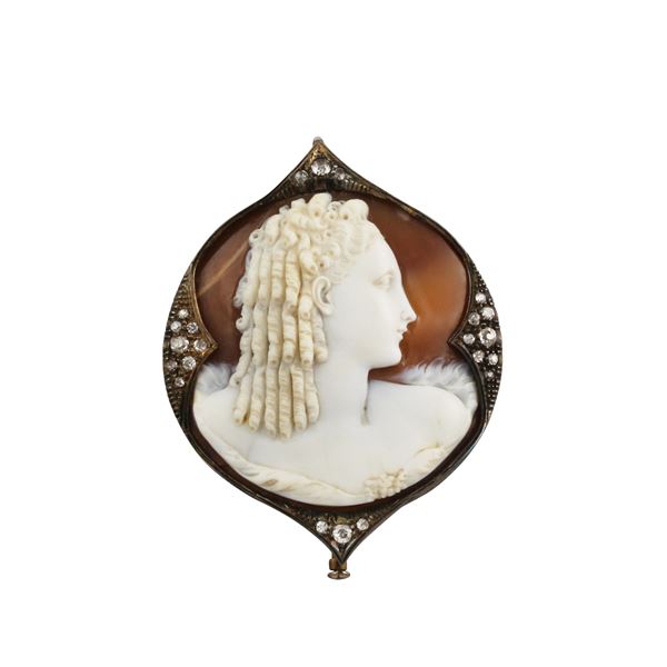 18KT GOLD, DIAMONDS AND FINE SHELL CAMEO BROOCH-PENDANT