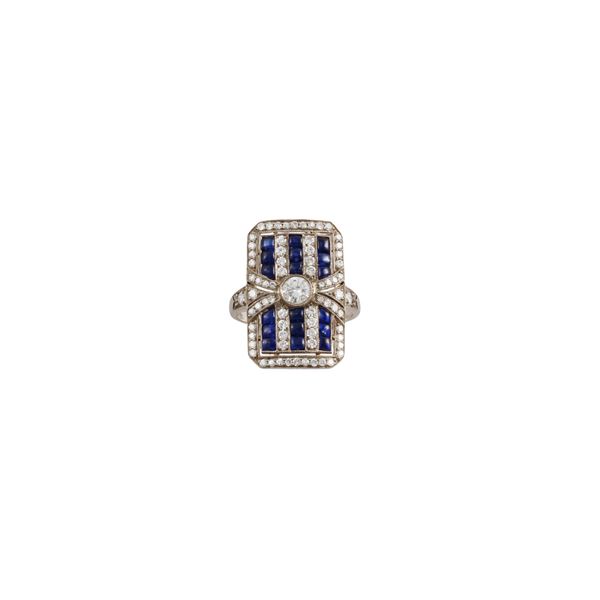 18KT GOLD, SAPPHIRE AND DIAMONDS RING