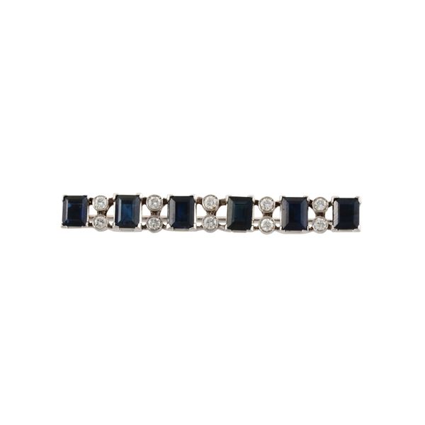 18KT GOLD, SAPPHIRES AND DIAMONDS BROOCH