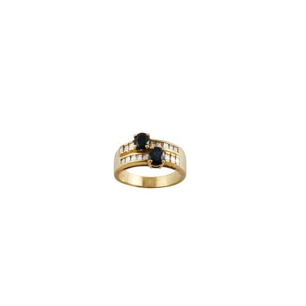 18KT GOLD, DIAMONDS AND SAPPHIRES RING