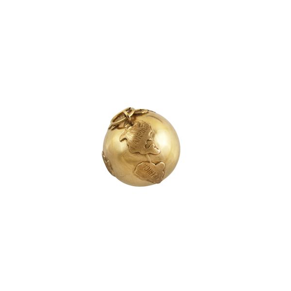 18KT GOLD GLOBE EARTH PENDANT
