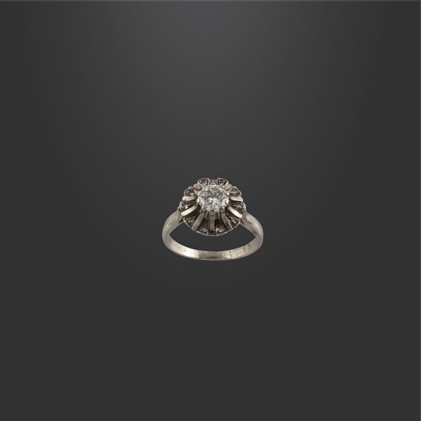 18KT GOLD AND DIAMONDS RING