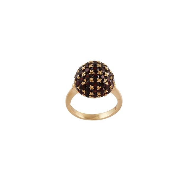 18KT GOLD AND GARNETS RING
