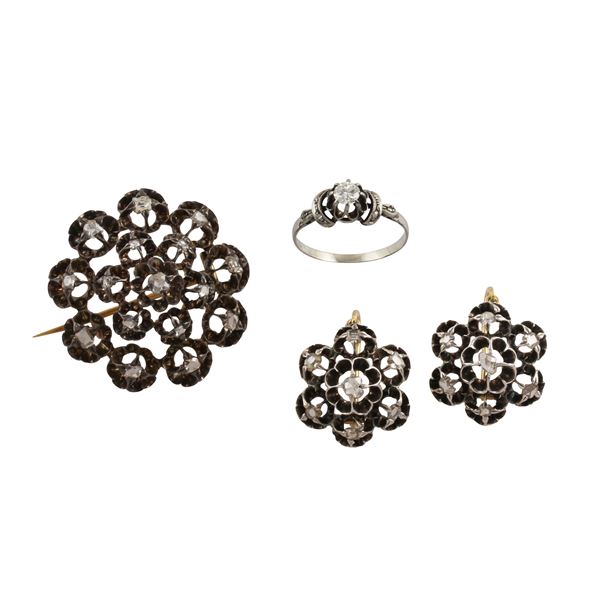 LOT OF GOLD, SILVER AND DIAMONDS EARRINGS AND BROOCH SET, AND 18KT GOLD AND DIAMONDS RING
