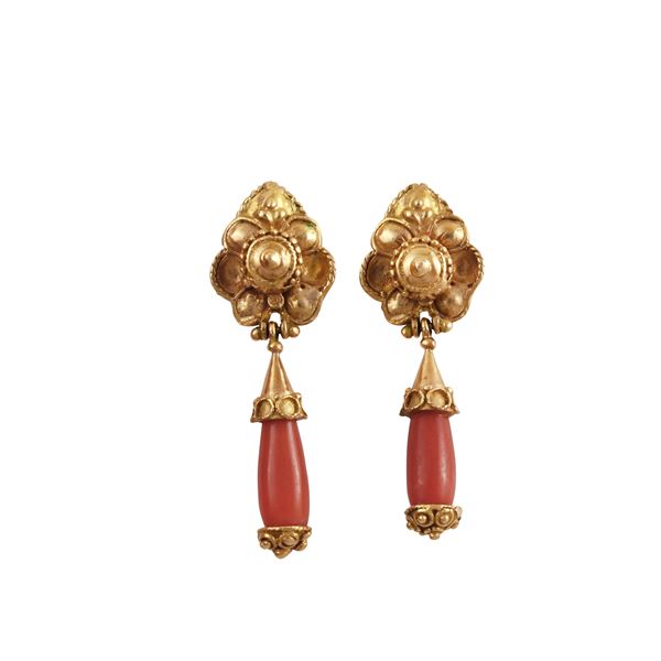 18KT GOLD AND CORAL EARRINGS