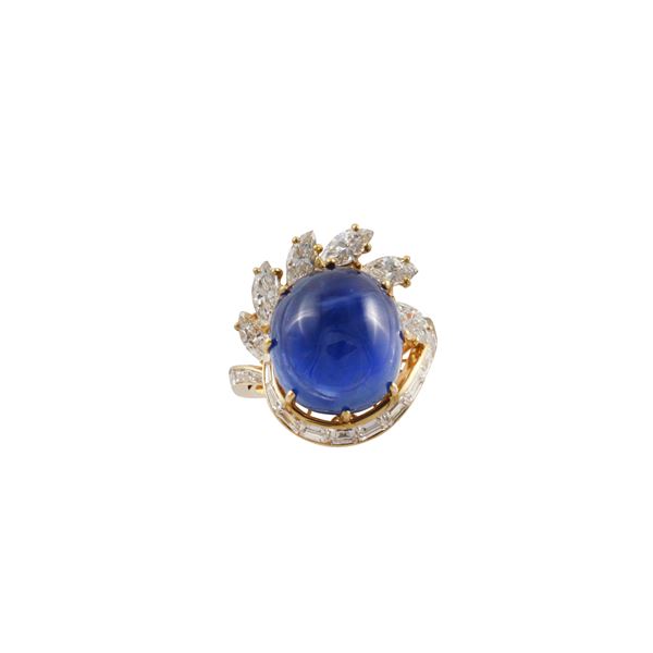 18KT GOLD, BURMA CABOCHON SAPPHIRE AND DIAMONDS RING