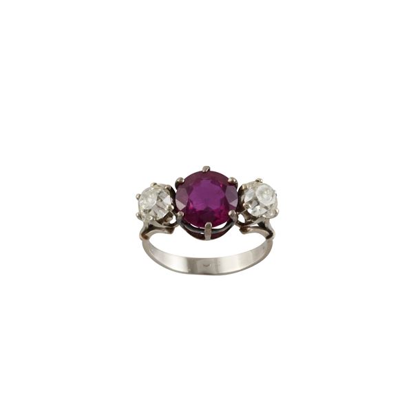 18KT GOLD, RUBY AND DIAMONDS RING