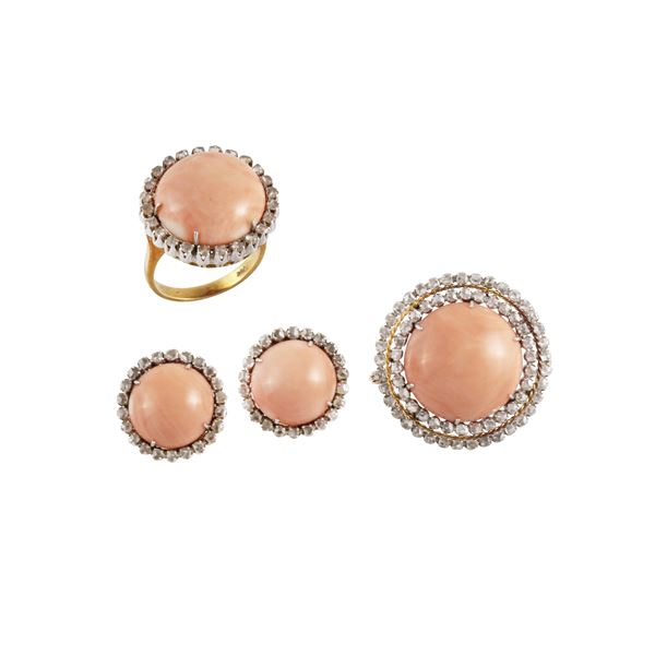 18KT GOLD, CORALS, ROSE CUT DIAMONDS SET OF BROOCH, CLIP EARRINGS AND RING